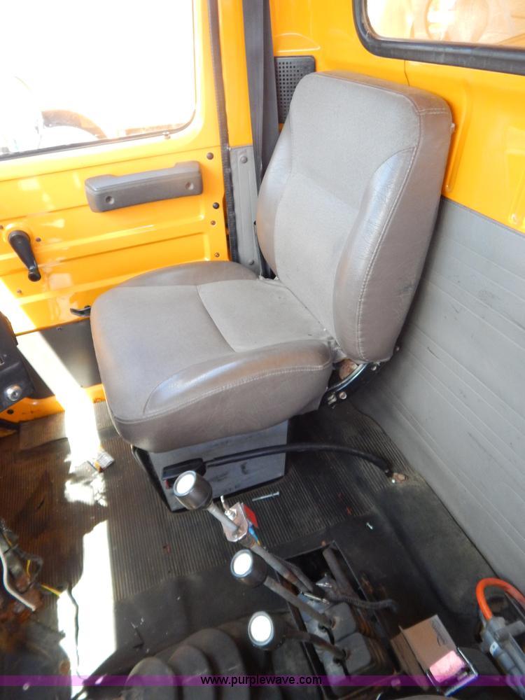 image for item G3485 1998 International 4900 tandem axle dump truck