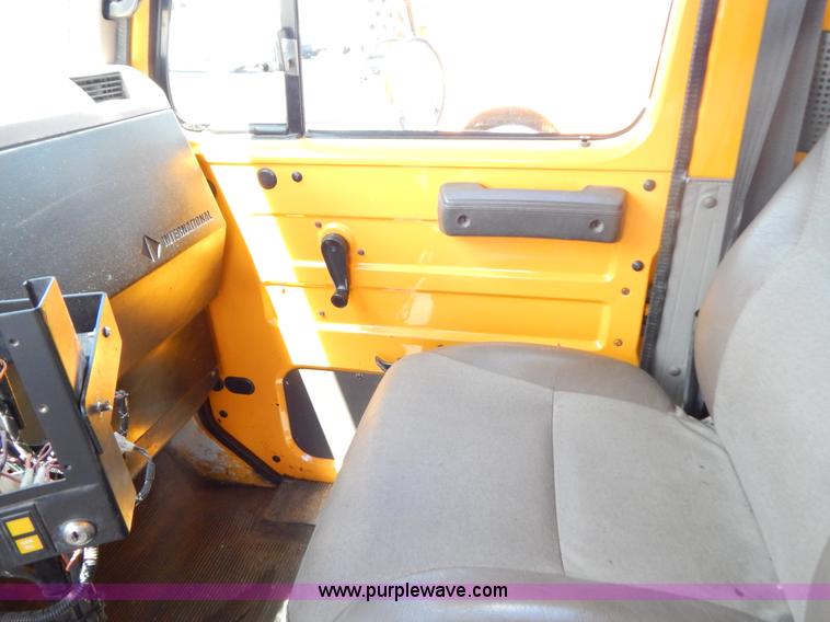 image for item G3485 1998 International 4900 tandem axle dump truck