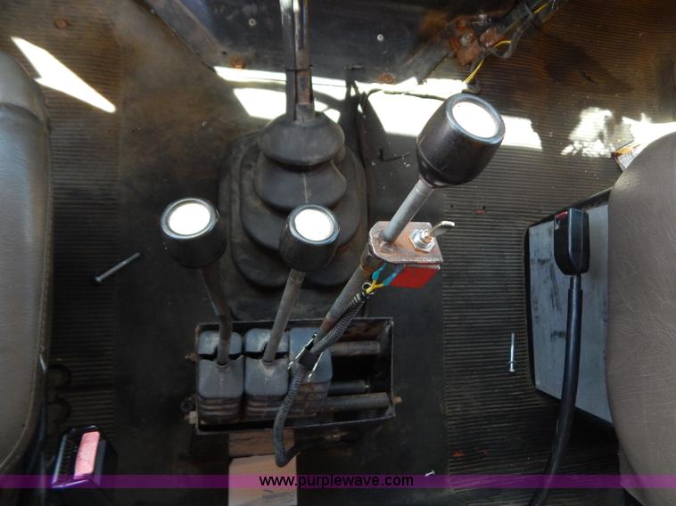 image for item G3485 1998 International 4900 tandem axle dump truck