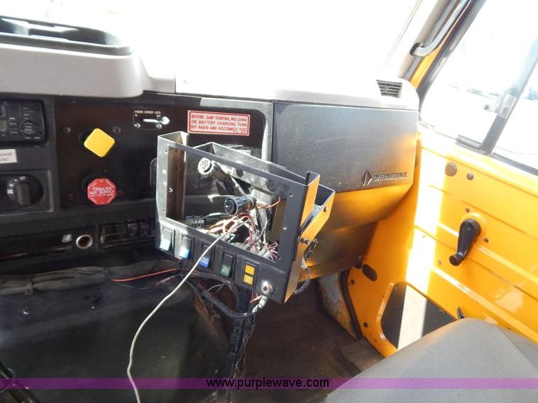 image for item G3485 1998 International 4900 tandem axle dump truck