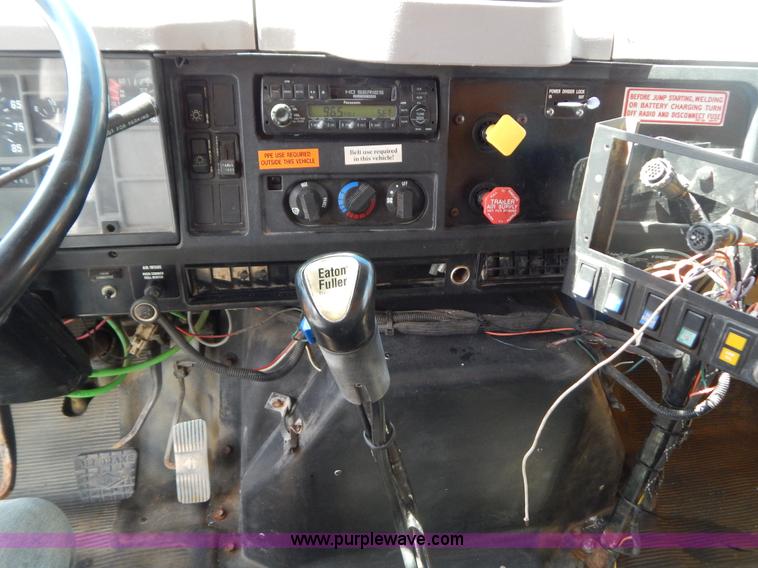 image for item G3485 1998 International 4900 tandem axle dump truck