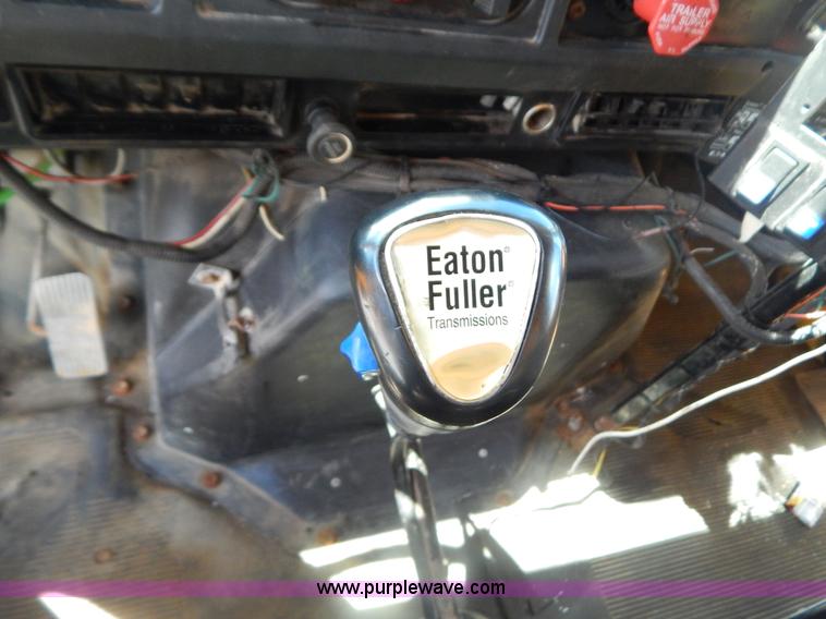 image for item G3485 1998 International 4900 tandem axle dump truck