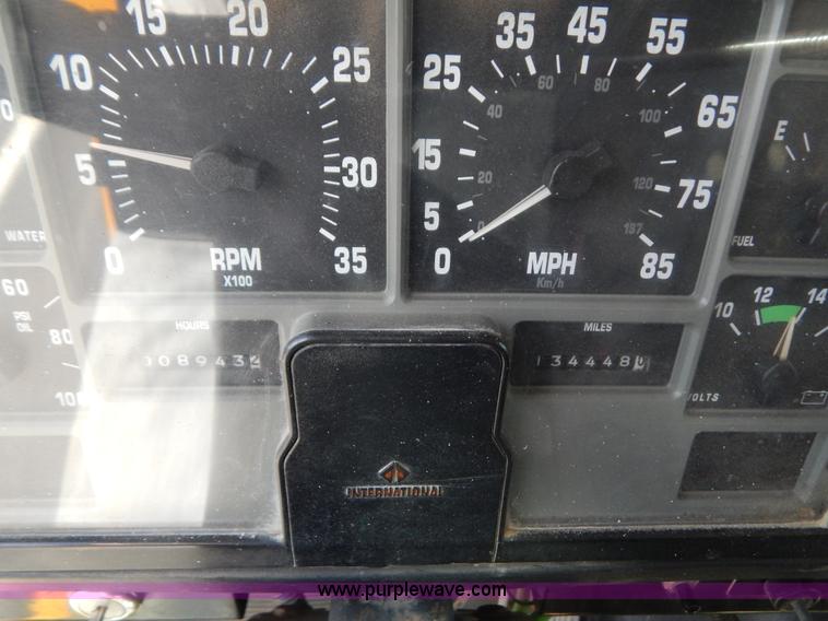 image for item G3485 1998 International 4900 tandem axle dump truck