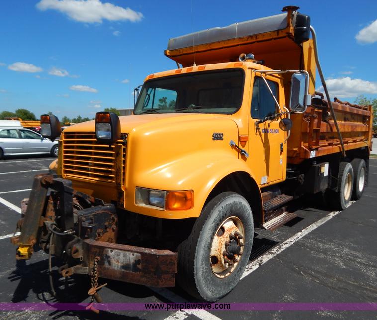 image for item G3486 1999 International 4900 dump truck