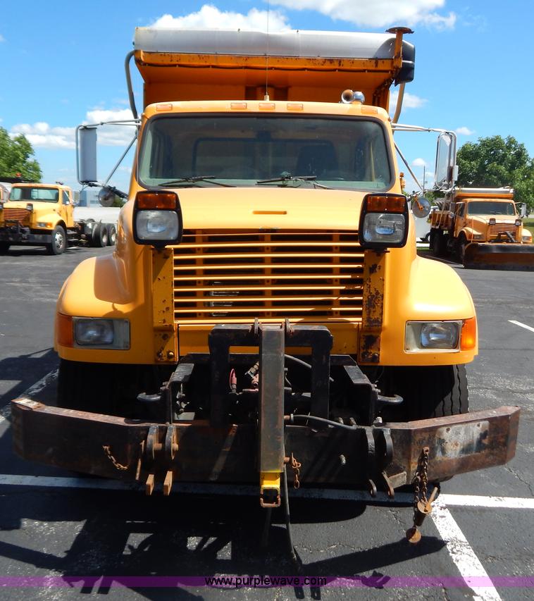 image for item G3486 1999 International 4900 dump truck