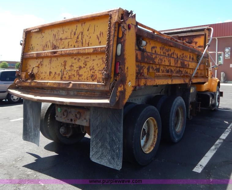 image for item G3486 1999 International 4900 dump truck