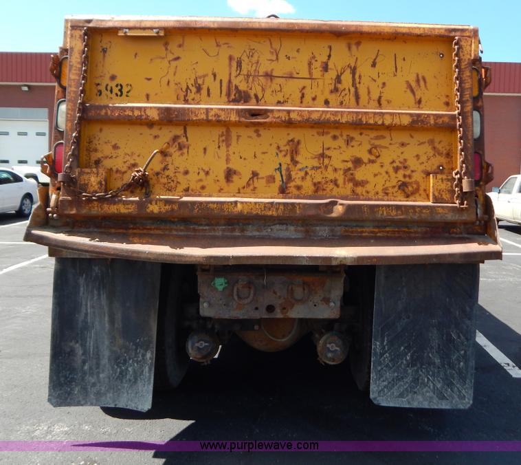 image for item G3486 1999 International 4900 dump truck