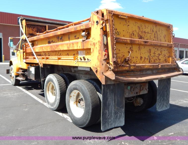 image for item G3486 1999 International 4900 dump truck