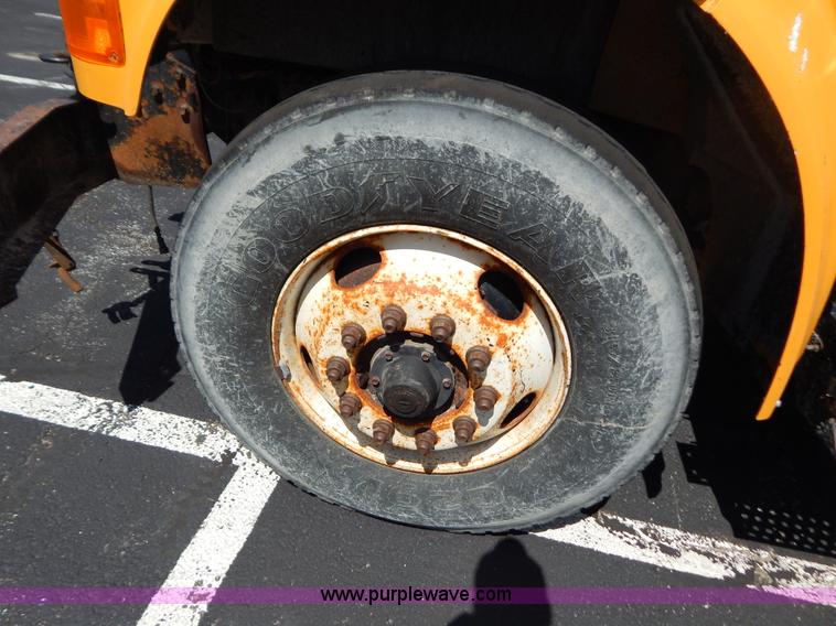 image for item G3486 1999 International 4900 dump truck