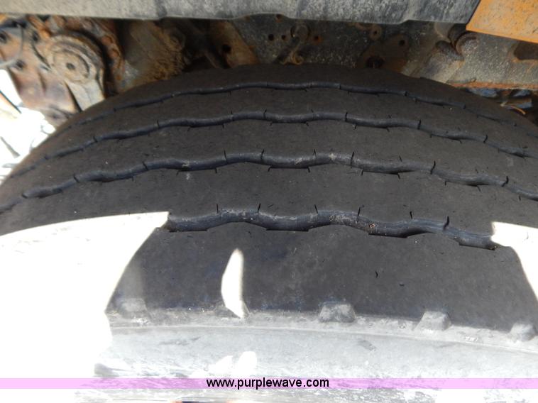 image for item G3486 1999 International 4900 dump truck