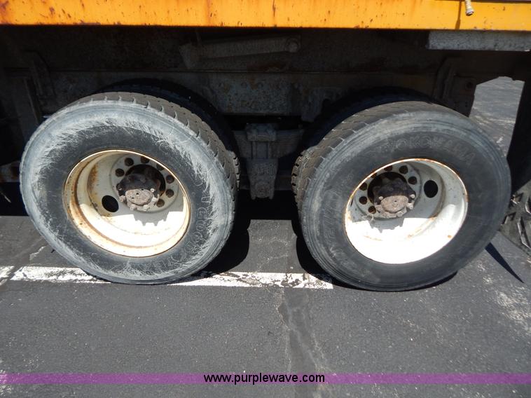 image for item G3486 1999 International 4900 dump truck