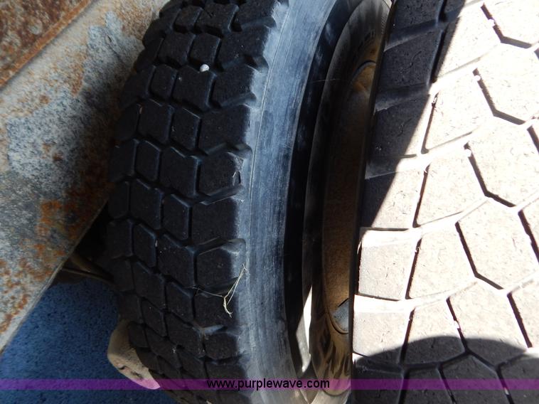 image for item G3486 1999 International 4900 dump truck