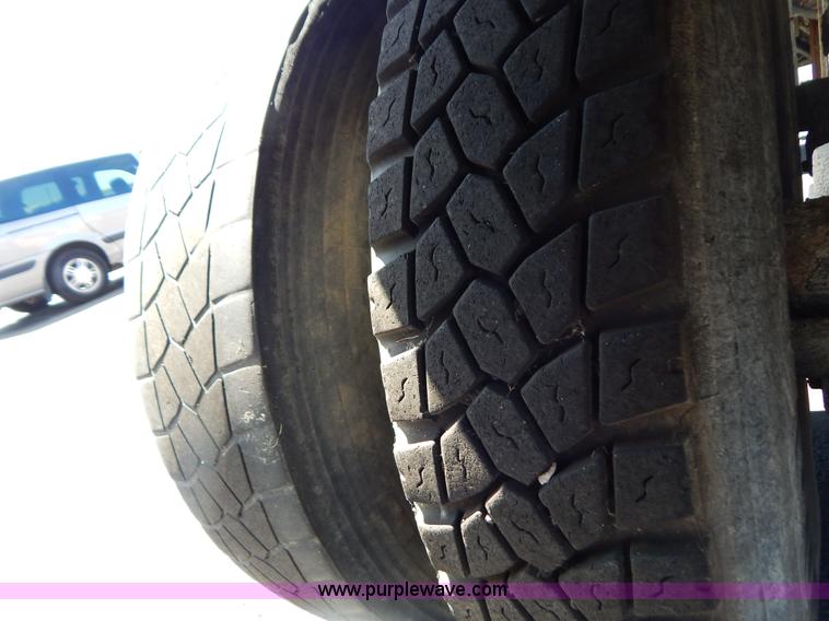 image for item G3486 1999 International 4900 dump truck