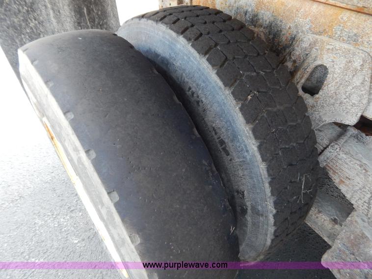 image for item G3486 1999 International 4900 dump truck