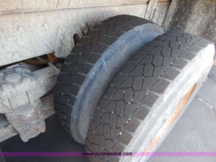 image for item G3486 1999 International 4900 dump truck