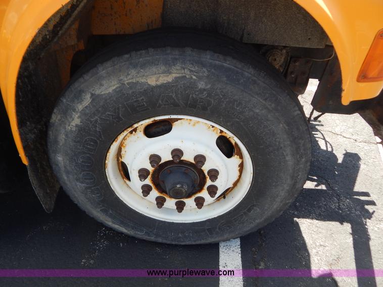 image for item G3486 1999 International 4900 dump truck