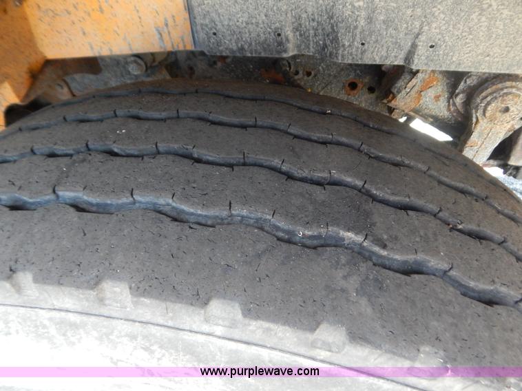 image for item G3486 1999 International 4900 dump truck