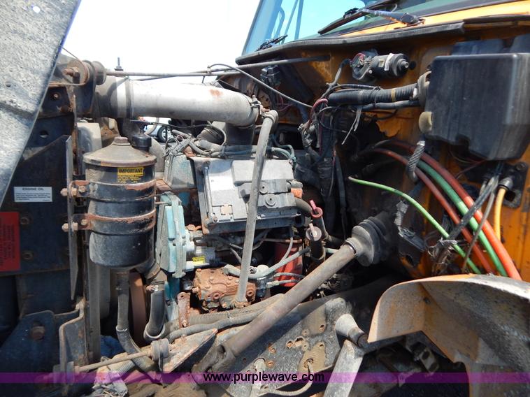 image for item G3486 1999 International 4900 dump truck