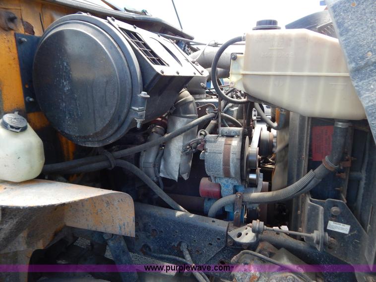 image for item G3486 1999 International 4900 dump truck