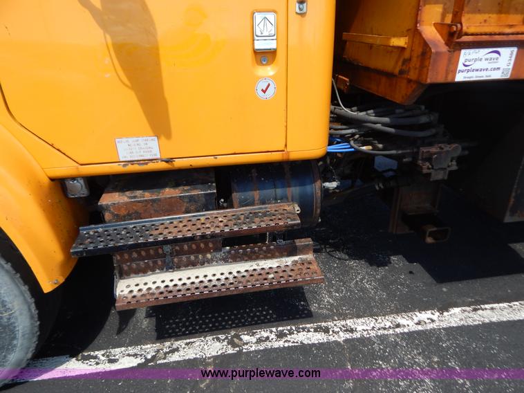 image for item G3486 1999 International 4900 dump truck