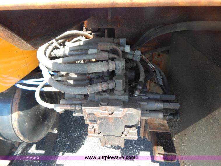 image for item G3486 1999 International 4900 dump truck