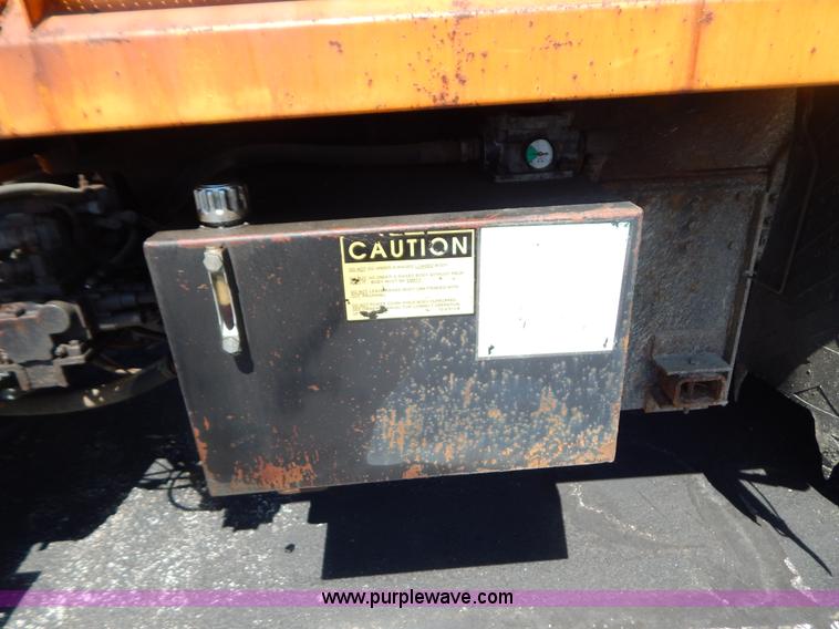 image for item G3486 1999 International 4900 dump truck