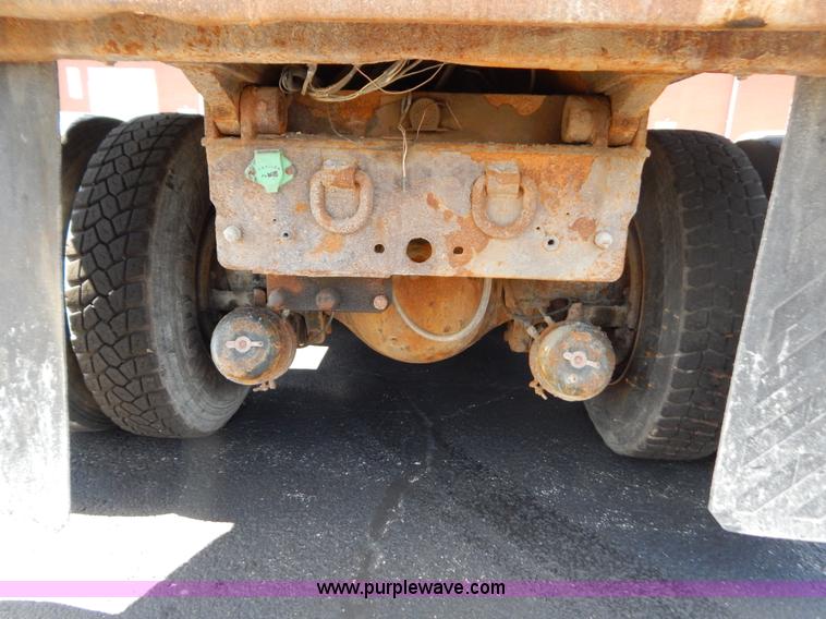 image for item G3486 1999 International 4900 dump truck