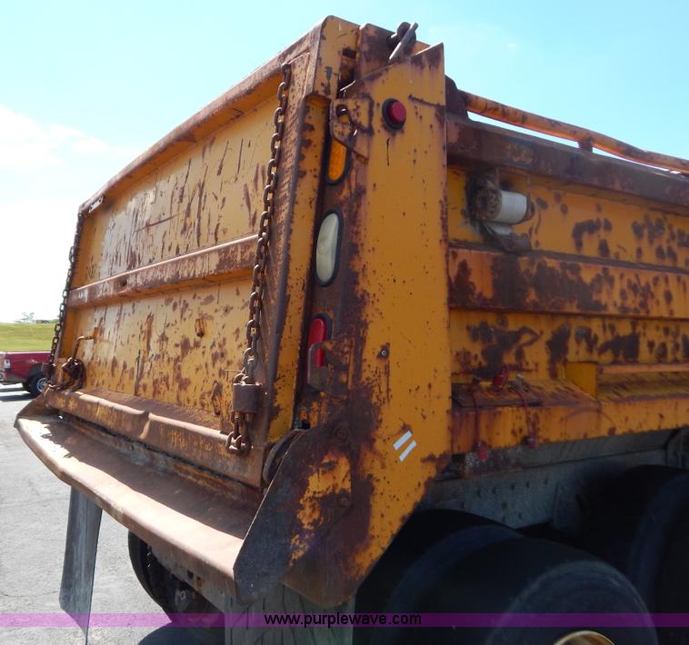 image for item G3486 1999 International 4900 dump truck