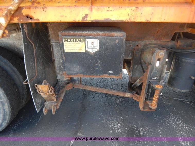 image for item G3486 1999 International 4900 dump truck