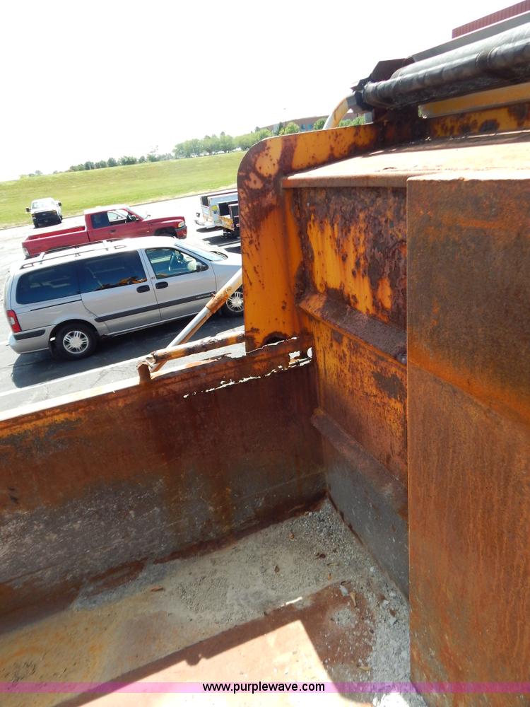 image for item G3486 1999 International 4900 dump truck