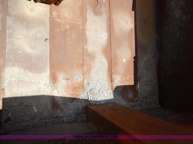 image for item G3486 1999 International 4900 dump truck