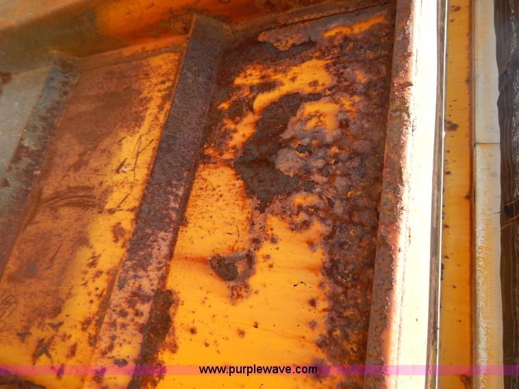 image for item G3486 1999 International 4900 dump truck