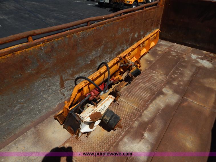 image for item G3486 1999 International 4900 dump truck