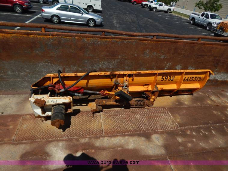 image for item G3486 1999 International 4900 dump truck