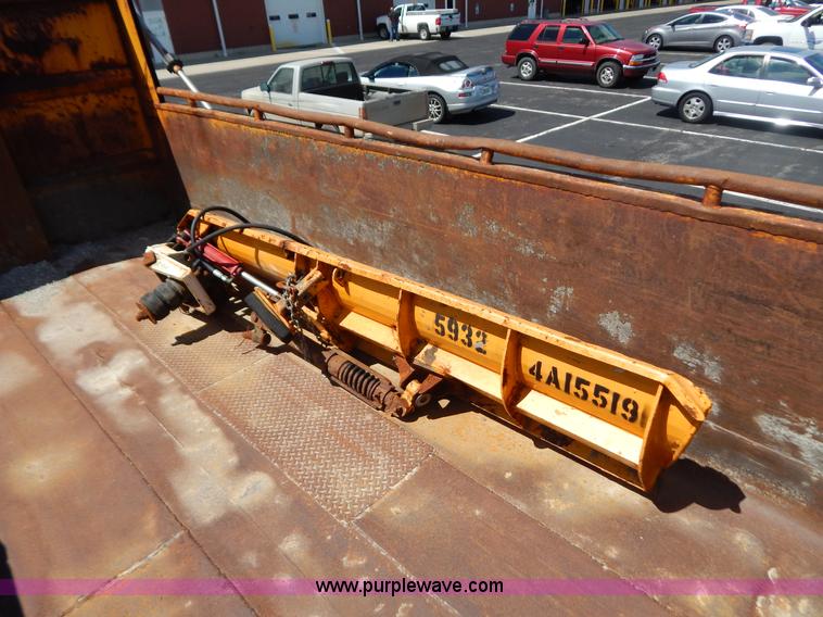 image for item G3486 1999 International 4900 dump truck