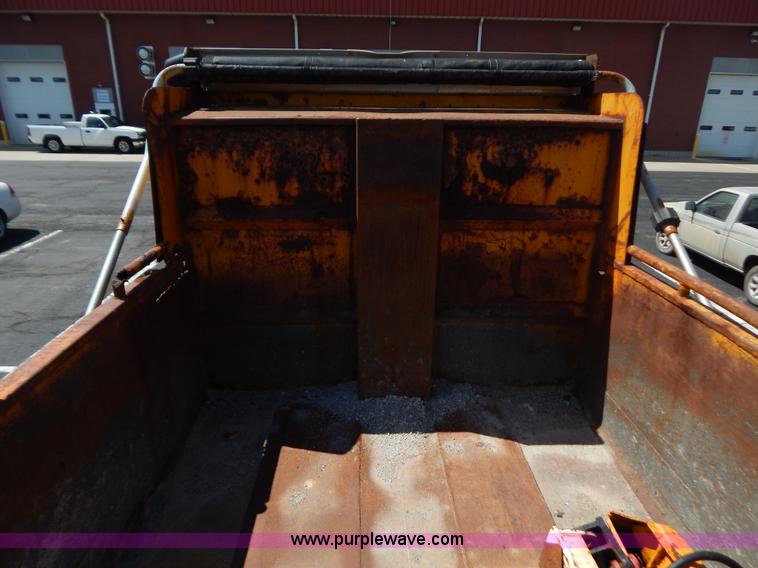 image for item G3486 1999 International 4900 dump truck