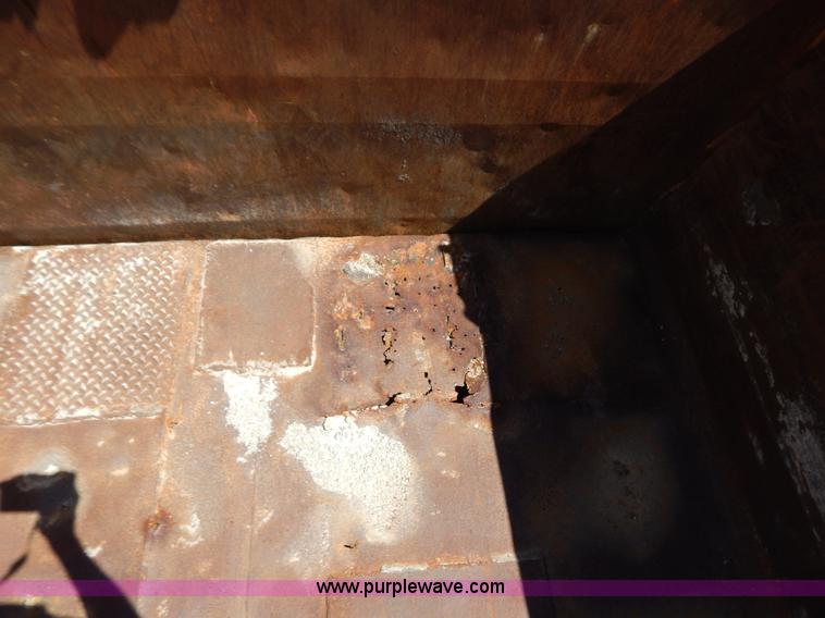 image for item G3486 1999 International 4900 dump truck