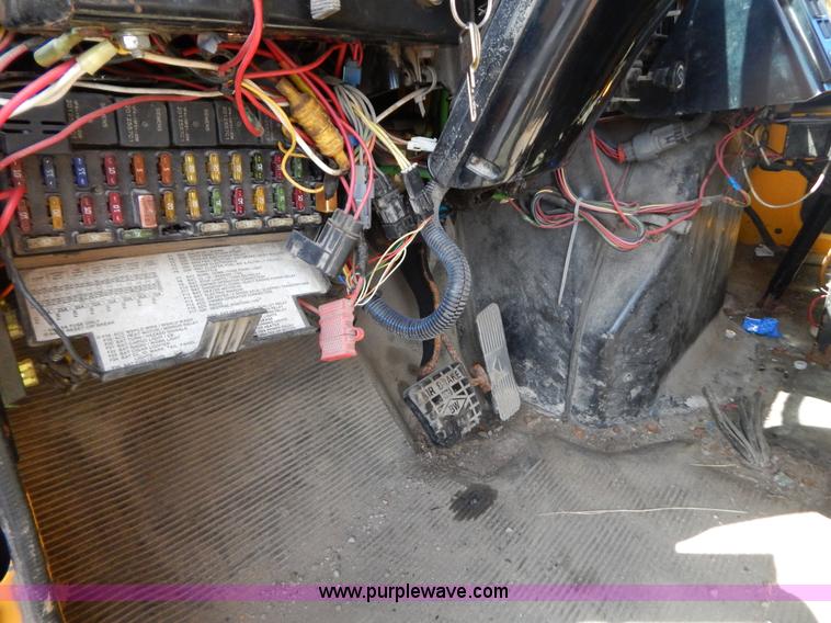 image for item G3486 1999 International 4900 dump truck