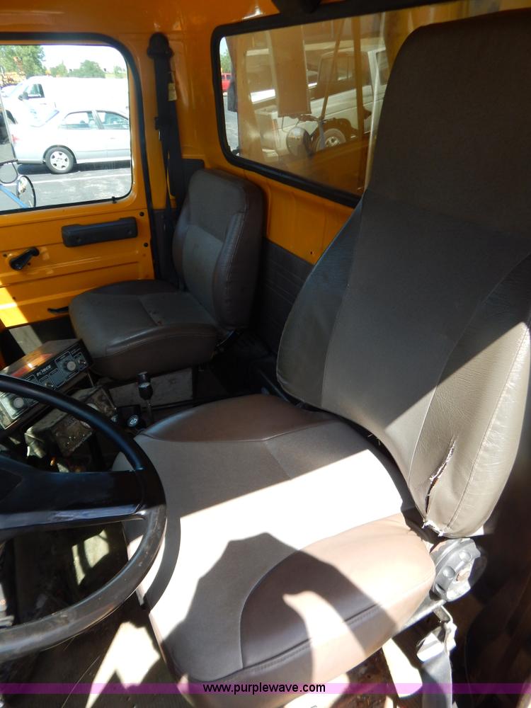 image for item G3486 1999 International 4900 dump truck