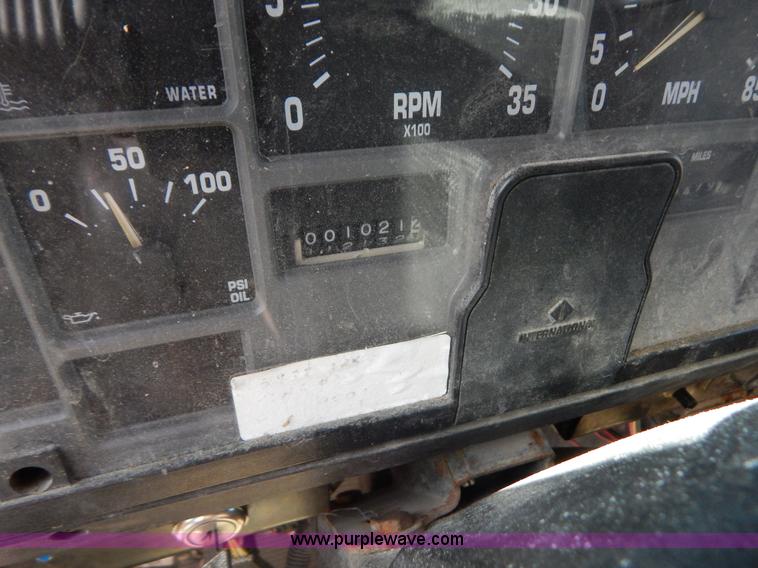 image for item G3486 1999 International 4900 dump truck