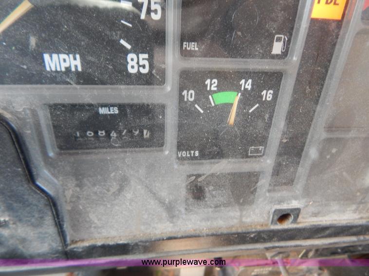 image for item G3486 1999 International 4900 dump truck