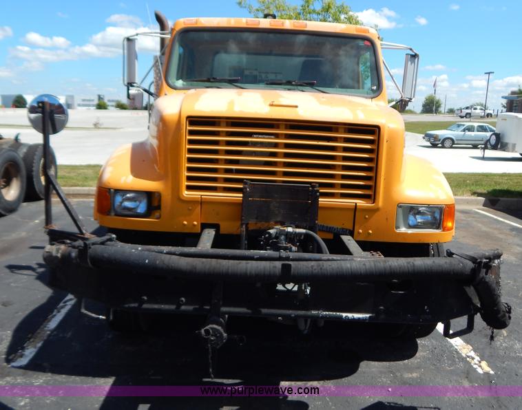 image for item G3487 1998 International 4900 oil distribution truck