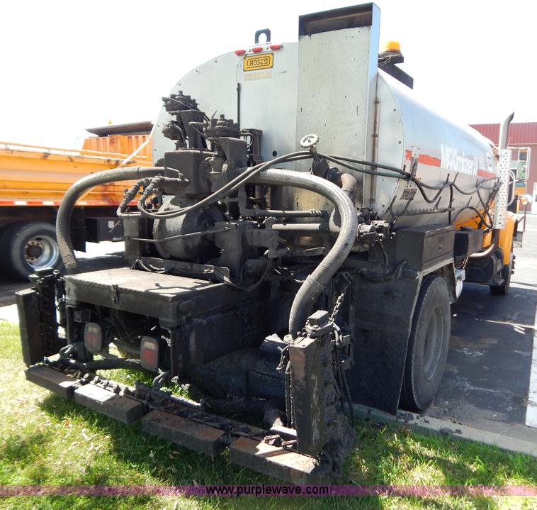 image for item G3487 1998 International 4900 oil distribution truck