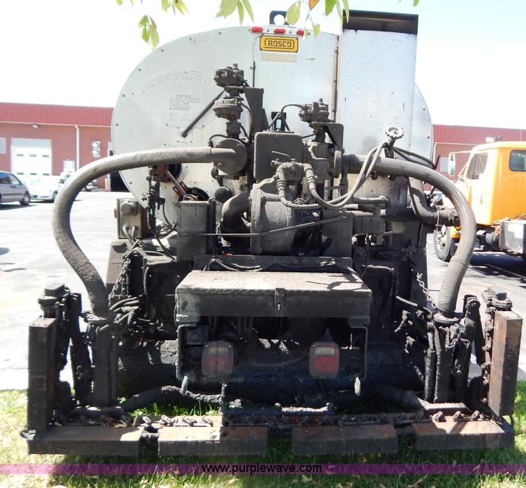 image for item G3487 1998 International 4900 oil distribution truck