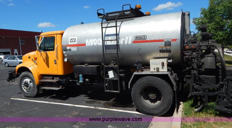 image for item G3487 1998 International 4900 oil distribution truck