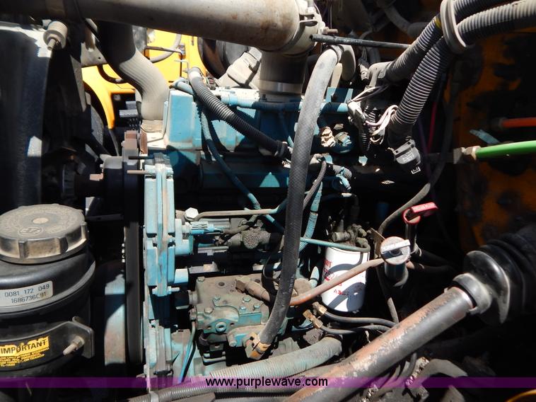 image for item G3487 1998 International 4900 oil distribution truck