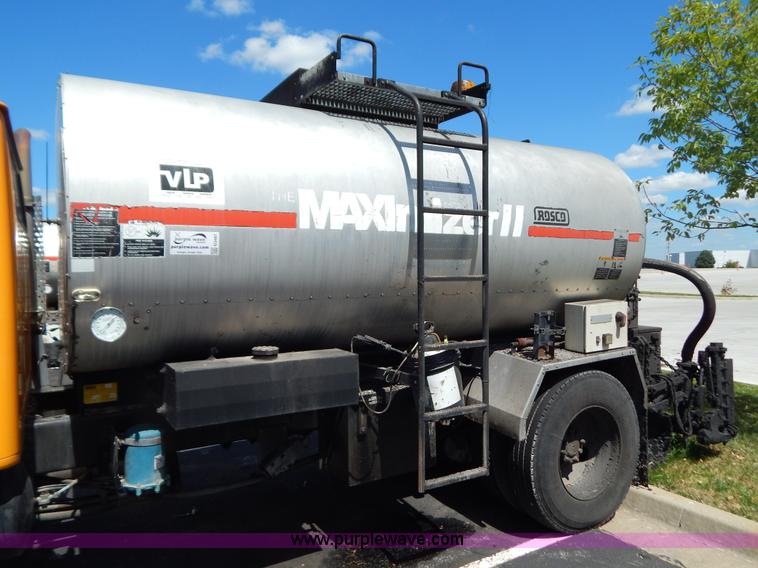 image for item G3487 1998 International 4900 oil distribution truck