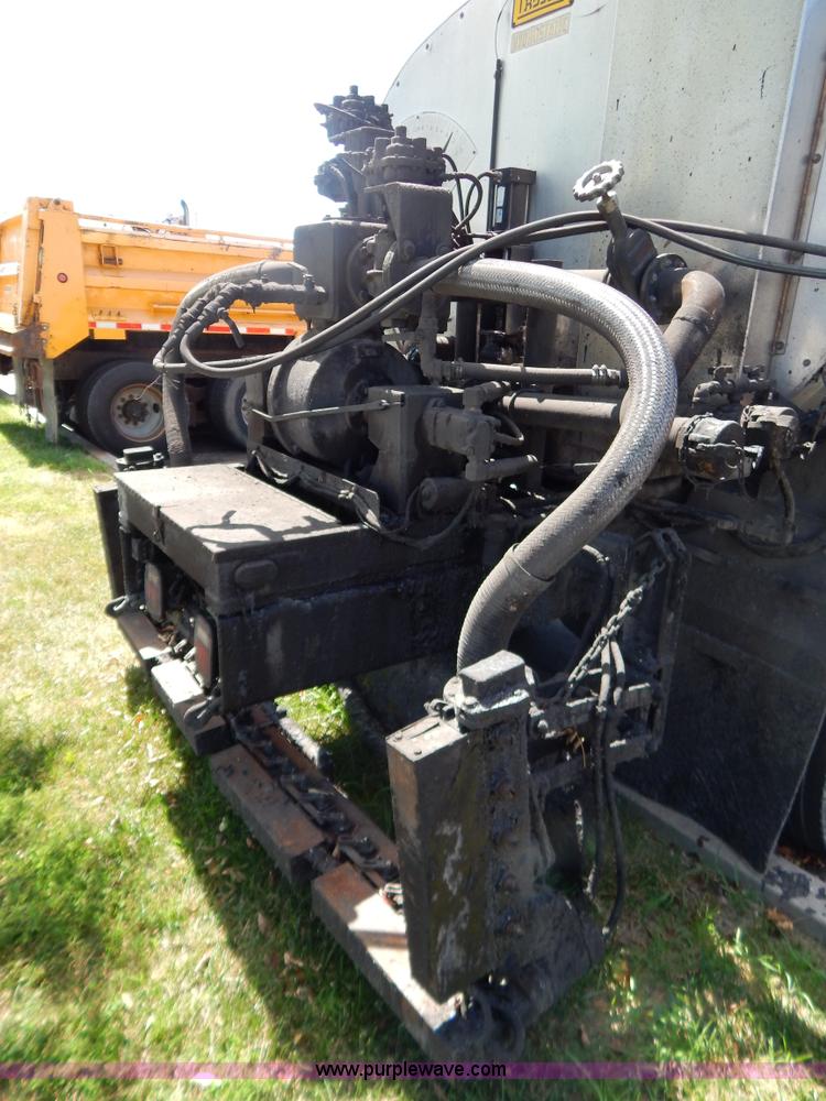 image for item G3487 1998 International 4900 oil distribution truck