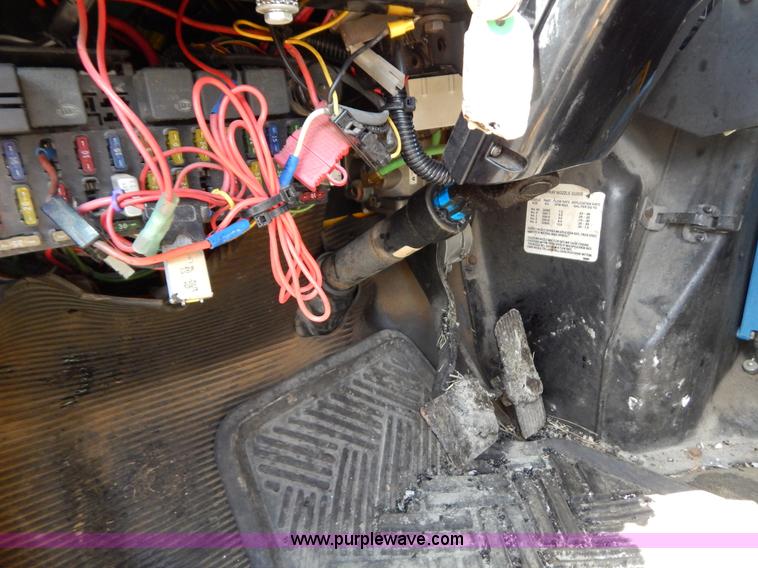 image for item G3487 1998 International 4900 oil distribution truck