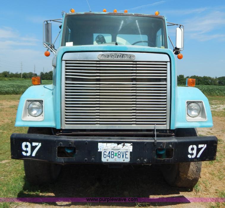 image for item G3495 1990 Freightliner FLC112SD 10 yard concrete mixer